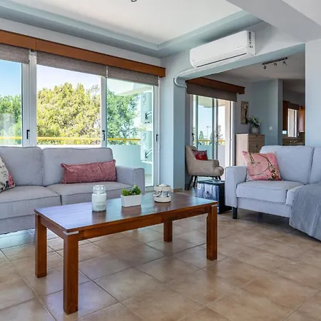 Melograno 3-br W/ Terrace In *