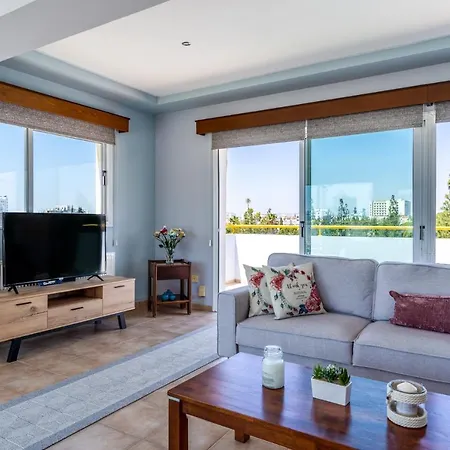 Melograno 3-br W/ Terrace In