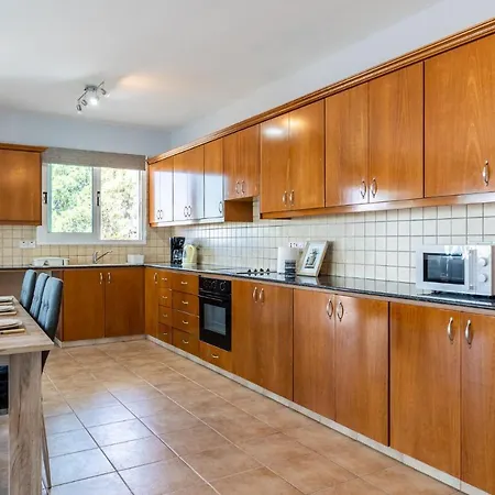 Melograno 3-br W/ Terrace In Larnaca