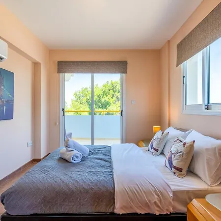 Melograno 3-br W/ Terrace In ラルナカ