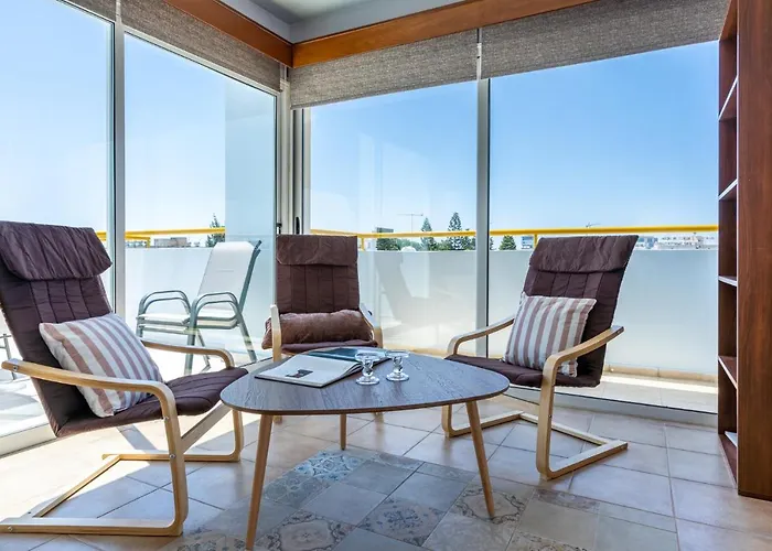 Melograno 2-br & Terrace In * Larnaca