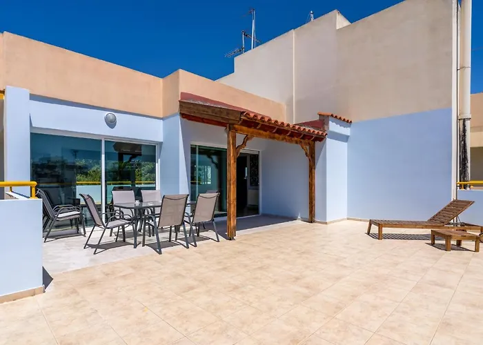 Melograno 2-br & Terrace In * Larnaca