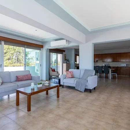 Melograno 3-br W/ Terrace In Appartamento Larnaca