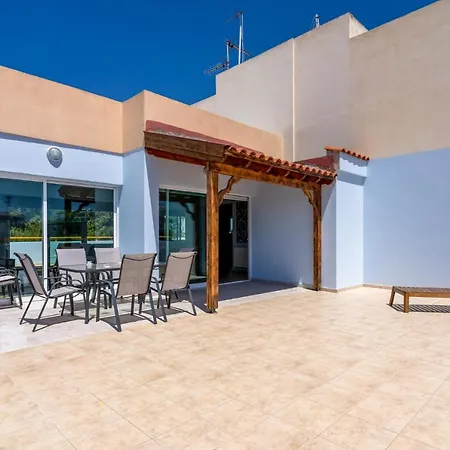 Melograno 3-br W/ Terrace In * Larnaca