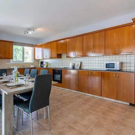 Melograno 3-br W/ Terrace In * Larnaca