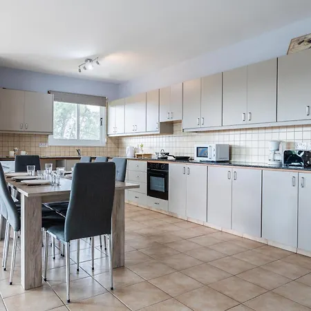 Apartament Melograno 2-br & Terrace In Larnaca